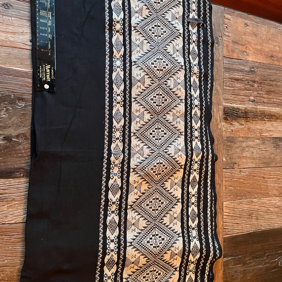 Gorgeous black, white and silver metallic thread blanket scarf - Picture 1 of 2